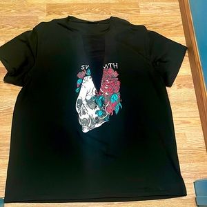 Short sleeve tshirt with mesh v neck skull print - SHEIN 4X (equal to 2x)